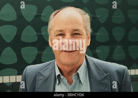 Gerhard Berger, geboren AM 27. Agosto 1959 a Wörgl, Tirolo, ist ein Österreichischer Unternehmer und ehemaliger Rennfahrer. Von 1984 bis 1997 startete er in der Formel 1 zu 210 Rennen. Er gewann zehn Rennen für Benetton, Ferrari e McLaren. Seine beste Gesamtplatzierung War der dritte Rang, den er 1988 und 1994 erreichte. Berger errang mit seinem ersten und letzten Sieg gleichsam den ersten und letzten des teams Benetton. Von 2017 bis zu ihrer Auflösung 2022 War er Erster Vorsitzender der ITR, der ehemaligen Dachorganization der DTM *** Gerhard Berger, nato il 27 agosto 1959 a Wörgl, Tirolo, Foto Stock