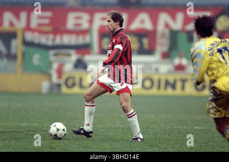 Milano Italia 22/12/1996:Franco Baresi,giocatore milanese, durante la partita Milan Parma del campionato di calcio seria A 1996 1997 Foto Stock