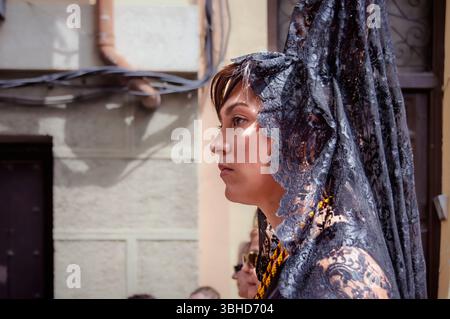 Toledo, Spagna, 19 giugno 2014: Tradizione mistica sotto il merletto: L'eleganza del Corpus Christi a Toledo Foto Stock