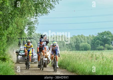 Anversa, Belgio. 9 giugno 2025. Il gruppo di piloti fotografati in azione durante la gara ciclistica di un giorno d'élite maschile di Anversa Port Epic, 182 km a Anversa e dintorni, seconda gara (2/8) nella lotto Belgium Cup, domenica 08 giugno 2025. BELGA FOTO DAVID PINTENS credito: Belga News Agency/Alamy Live News Foto Stock