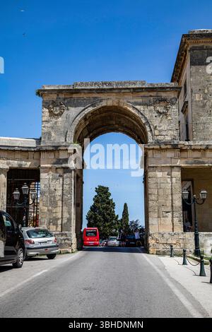 Palazzo di San Michele e San Giorgio, che è ora una galleria d'arte asiatica nella città di Corfù, in Grecia Foto Stock
