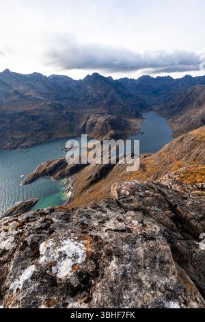 Aspro paesaggio sopra Loch Coruisk sull'Isola di Skye, Scozia Foto Stock