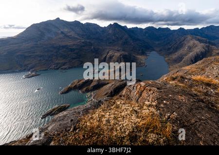 Aspro paesaggio sopra Loch Coruisk sull'Isola di Skye, Scozia Foto Stock