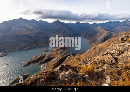 Aspro paesaggio sopra Loch Coruisk sull'Isola di Skye, Scozia Foto Stock