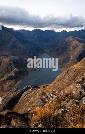 Aspro paesaggio sopra Loch Coruisk sull'Isola di Skye, Scozia Foto Stock