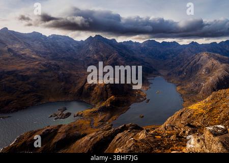 Aspro paesaggio sopra Loch Coruisk sull'Isola di Skye, Scozia Foto Stock