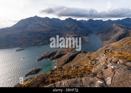 Aspro paesaggio sopra Loch Coruisk sull'Isola di Skye, Scozia Foto Stock