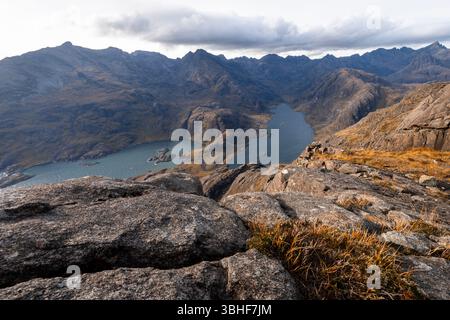 Aspro paesaggio sopra Loch Coruisk sull'Isola di Skye, Scozia Foto Stock