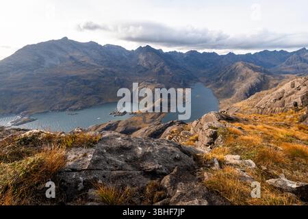 Aspro paesaggio sopra Loch Coruisk sull'Isola di Skye, Scozia Foto Stock