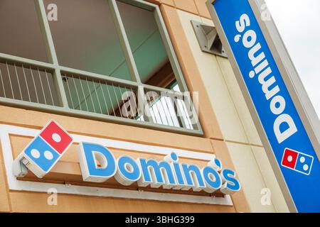 Orlando Florida, campus UCF University of Central Florida, ristorante Domino's Pizza, catena di fast food, logo con cartellonistica, esterno, marchio Foto Stock