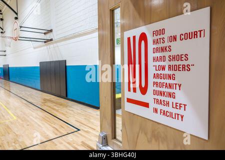 Melbourne, Florida, Eau Gallie Arts District, Highland Avenue, Civic Center, ingresso palestra al coperto, cartello segnaletico, accesso al campo da pallacanestro con porta in legno Foto Stock
