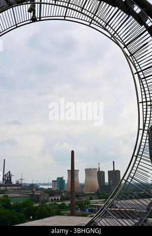Duisburg, Germania – 06 09 2025: Tigre e tartaruga – montagne russe magiche a Duisburg, Germania Foto Stock