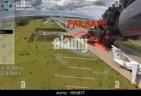 OPERAZIONE SPIDER'S WEB Ukranian drone Attack alle basi aeree russe 1 giugno 2025. Foto Stock