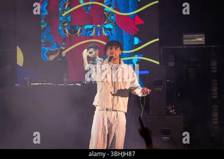 Random - Emanuele caso, rapper italiano Roma, Italia - 31 maggio 2025: Rapper italiano Random, pseudonimo di Emanuele caso, si esibisce sul palco durante un evento gratuito organizzato al Parco degli Acquedotti. Roma RM Italia Copyright: XGennaroxLeonardix Foto Stock