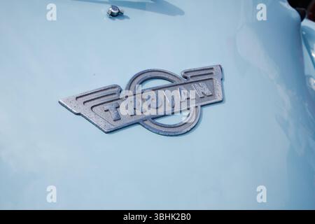 Vilnius, Lituania - 31-05-2025 - miniatura insolita retro Heinkel Trojan 200 microcar in azzurro Foto Stock