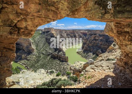il canyon di bighorn visto attraverso un arco vicino a warren, montana Foto Stock