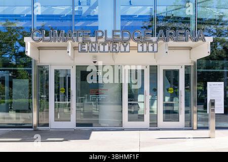 La Climate Pledge Arena è un'arena polifunzionale situata nel quartiere Lower Queen Anne nel centro di Seattle. Foto Stock