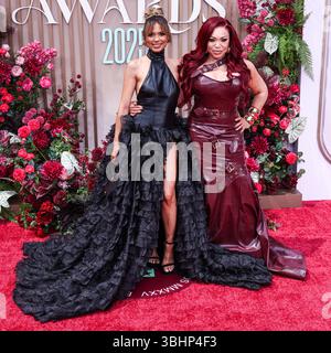 LOS ANGELES, CALIFORNIA, USA - 09 GIUGNO: L'attrice americana Jennifer Freeman e l'attrice e cantante americana Tisha Campbell (Tisha Michelle Campbell) arrivano ai BET Awards 2025 (25th Annual BET Awards) tenuti al Peacock Theater al L.A. Live il 9 giugno 2025 a Los Angeles, California, Stati Uniti. (Foto di Xavier Collin/Image Press Agency) Foto Stock