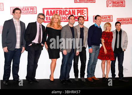 Jon Hurwitz, Eugene Levy, Jennifer Coolidge, Hayden Schlossberg, Seann William Scott, Chris Klein, Mena Suvari e Jason Biggs al photocall di Madrid per "American Pie: Reunion" a Madrid - 19 aprile 2012 Foto Stock