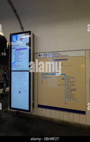 Parigi, RER B, Leitsystem, Linienplan // Parigi, RER B, Wayfinding System *** Parigi, RER B, sistema di guida, mappa del percorso Parigi, RER B, sistema wayfinding Foto Stock
