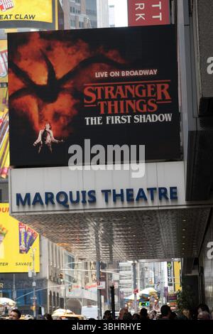 Insegna "Stranger Things" al Marquis Theatre, Times Square, NYC, USA 2025 Foto Stock