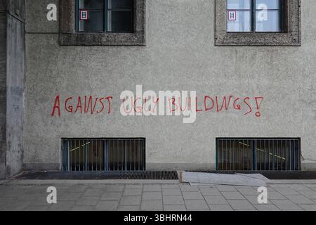 Contro edifici brutti // contro edifici brutti *** contro edifici brutti contro edifici brutti Foto Stock
