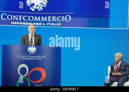 Roma, Italia. 11 giugno 2025. LÕIntervento del Ministro delle imprese e Made in Italy Adolfo Urso Assemblea annuale di Confcommercio Roma ÑItalia Ñ Mercoled“ 11 giugno 2025 - politica - (foto di Cecilia Fabiano/LaPresse) il discorso dell'impresa e del Made in Italy Adolfo Urso all'Assemblea annuale Confcommercio Roma - Italia - mercoledì 11 giugno 2025 - politica - (foto di Cecilia Fabiano/LaPresse) credito: LaPresse/Alamy Live News Foto Stock