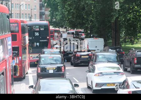 Londra, Regno Unito. 11 giugno 2025. “Il traffico di Londra al suo massimo congestionato per 15 anni. "TFL FAILURE"." Credito: Brian Minkoff/Alamy Live News Foto Stock