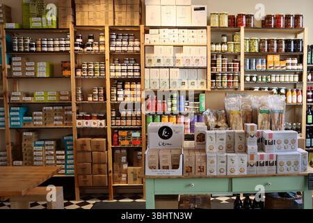 Rolling Cheese Shop al Museokatu di Helsinki, Finlandia Foto Stock