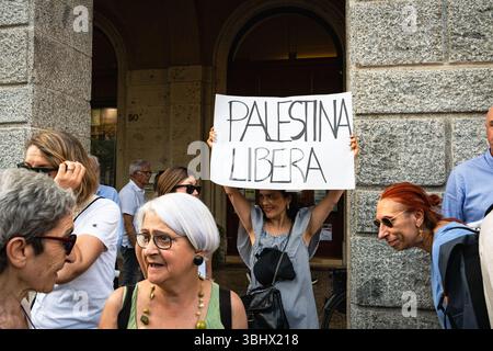 Mobilitazione nazionale di musicisti, "musica contro il silenzio" (la musica contro il silenzio), contro l'apartheid e il genocidio in Palestina. Concerto di solidarietà con Gaza sul Sentierone di Bergamo. 11 giugno 2025. Foto Stock