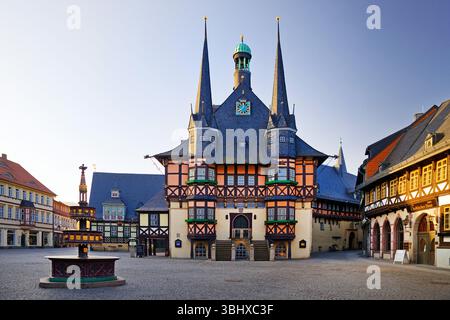 Piazza del mercato con municipio a Wernigerode, Germania, Sassonia-Anhalt, Harz, Wernigerode Foto Stock