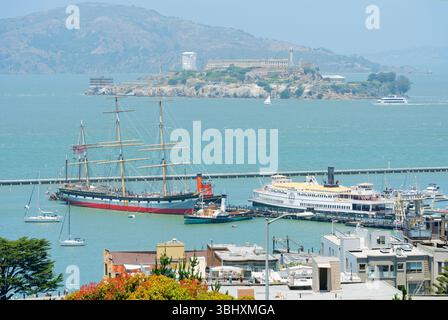 Vista della baia di San Francisco e dell'isola di Alcatraz, San Francisco, California, Stati Uniti Foto Stock