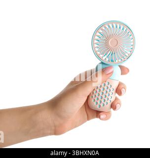 Mano femmina con mini ventola elettrica su sfondo bianco Foto Stock
