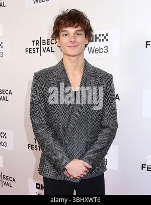 New York, Stati Uniti. 11 giugno 2025. Mason Thames partecipa al Tribeca Film Festival 'How to Train Your Dragon' di New York Premiere tenutosi all'SVA Theatre di New York, New York l'11 giugno 2025 © Steven Bergman/AFF-USA.COM Credit: AFF/Alamy Live News Foto Stock