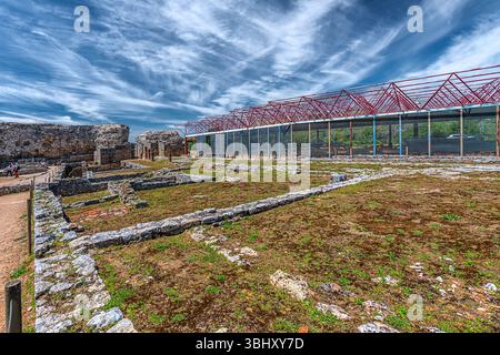 Coimbra, Portogallo 7 maggio 2024: Le rovine di Conímbriga sono una delle più grandi colonie romane trovate in Portogallo e sono state classificate come Monumento di Stato nel 1910. Foto Stock
