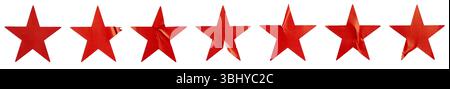 Un set di etichette adesive in carta a forma di stella rossa isolate su sfondo bianco. Foto Stock