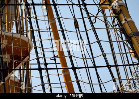 GENOVA, ITALIA - 11 GIUGNO 2025 - dopo quasi due anni in mare, la nave addestrativa della Marina militare italiana Amerigo Vespucci tornò a Genova il 10 giugno 2025, tou Foto Stock
