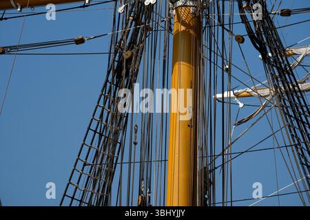 GENOVA, ITALIA - 11 GIUGNO 2025 - dopo quasi due anni in mare, la nave addestrativa della Marina militare italiana Amerigo Vespucci tornò a Genova il 10 giugno 2025, tou Foto Stock