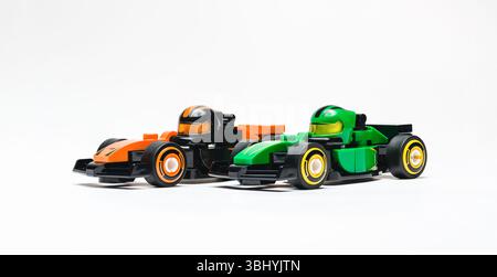 Antalya, Turchia - 11 giugno 2025: Vista frontale della vettura Lego F1 in miniatura a tema Formula 1 Foto Stock