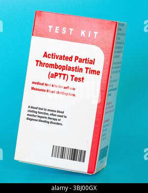 Tempo di tromboplastina parziale attivato (aPTT) eseguire un test del sangue per valutare la funzione di coagulazione del sangue, spesso utilizzato per monitorare la terapia con eparina o diagnosticare il sangue Foto Stock