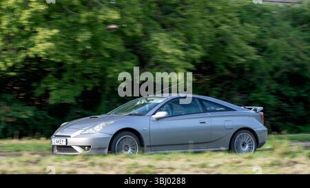 Milton Keynes,Bucks,UK - 11 giugno 2025: 2002 Toyota Celica su strada britannica Foto Stock