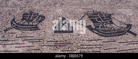 Italia. Ostia Antica. Città portuale dell'antica Roma. Mosaico di uno degli uffici del foro o di Piazza delle corporazioni. Comer Foto Stock