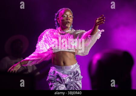 Novi Sad, Serbia. 10 luglio 2024. La cantante INIKO si esibisce al festival musicale EXIT presso la Fortezza Petrovaradin a Novi Sad, in Serbia, il 10 luglio 2024. (Foto di Maxim Konankov/NurPhoto) credito: NurPhoto SRL/Alamy Live News Foto Stock