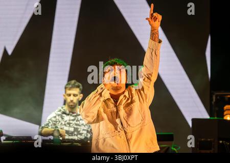 31 maggio 2025, Roma, RM, Italia: Rapper italiano Random, pseudonimo di Emanuele caso, si esibisce sul palco durante un evento gratuito organizzato al Parco degli Acquedotti. (Credit Image: © Gennaro Leonardi/Pacific Press via ZUMA Press Wire) SOLO PER USO EDITORIALE! Non per USO commerciale! Foto Stock