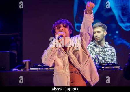 31 maggio 2025, Roma, RM, Italia: Rapper italiano Random, pseudonimo di Emanuele caso, si esibisce sul palco durante un evento gratuito organizzato al Parco degli Acquedotti. (Credit Image: © Gennaro Leonardi/Pacific Press via ZUMA Press Wire) SOLO PER USO EDITORIALE! Non per USO commerciale! Foto Stock