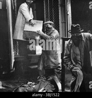 Gli attori britannici Alec Guinness, Peter Sellers, Cecil Parker e Danny Green nel film The Ladykillers, Regno Unito 1955 Foto Stock