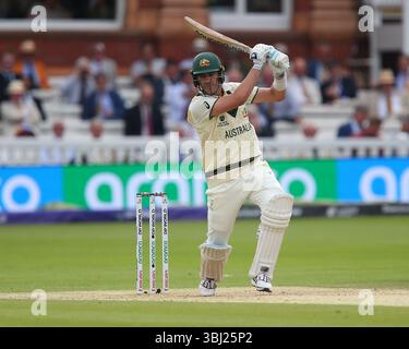 Londra, Regno Unito. 12 giugno 2025. Londra, Inghilterra, 12 giugno 2025: Pat Cummins (30 Australia) batte durante la finale del Campionato del mondo di test ICC 2025 Day 2 tra Australia e Sud Africa al Lord's Cricket Ground di Londra, Inghilterra. (Jay Patel/SPP) credito: SPP Sport Press Photo. /Alamy Live News Foto Stock