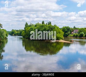 Il fiume Cher a Montrichard, Loir-et-Cher, Francia Foto Stock