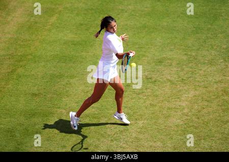 Emma Raducanu pratica il quinto giorno dei Campionati HSBC al Queen's Club di Londra. Data foto: Venerdì 13 giugno 2025. Foto Stock