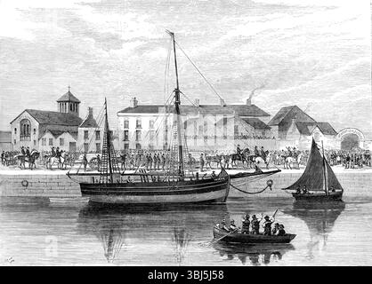The boicottted Smask Wave, sotto la guardia della polizia a Cork, 1881. "Tra i recenti atti oltraggiosi e assurdi degli agitatori irlandesi... c'era il loro tentativo di vietare lo scarico di uno schiaffo chiamato The Wave, che era entrato nel fiume con un carico di legname... al suo arrivo alcune settimane fa, i commerci di Cork protestarono contro l'importazione di beni manufatti. Uno dei motivi per cui si opponeva al suo scarico era che il carico era stato inviato dal signor Bence Jones, che è diventato impopolare nel Sud dell'Irlanda dalla sua opposizione alla Land League... dal suo primo arrivo a Cork. Foto Stock